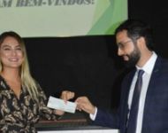 Concurso 2017 Hialey Aranha recebe o cheque de seu prÃªmio de sua esposa Tuba Uysal Aranha