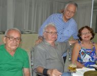 Carlos Nina com jornalista Aldir Dantas, advogado Henrique Pereira e esposa Mariazinha